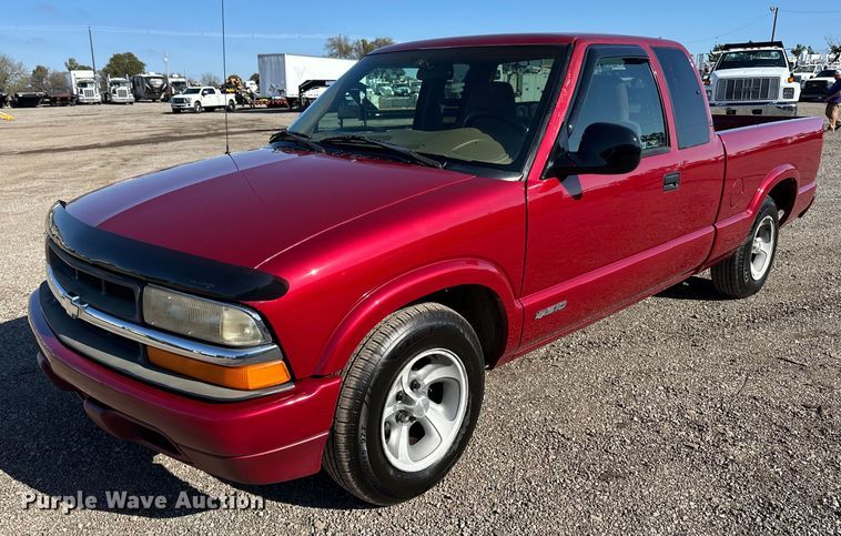 1998 Chevrolet S10 Ext. Cab pickup truck - EG2232
