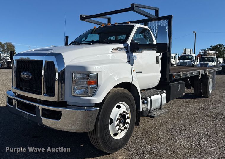 2017 Ford F650 Super Duty flatbed truck - EG2306
