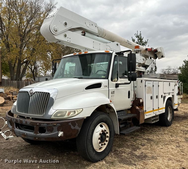 2006 International 4300 SBA bucket truck - EG6855