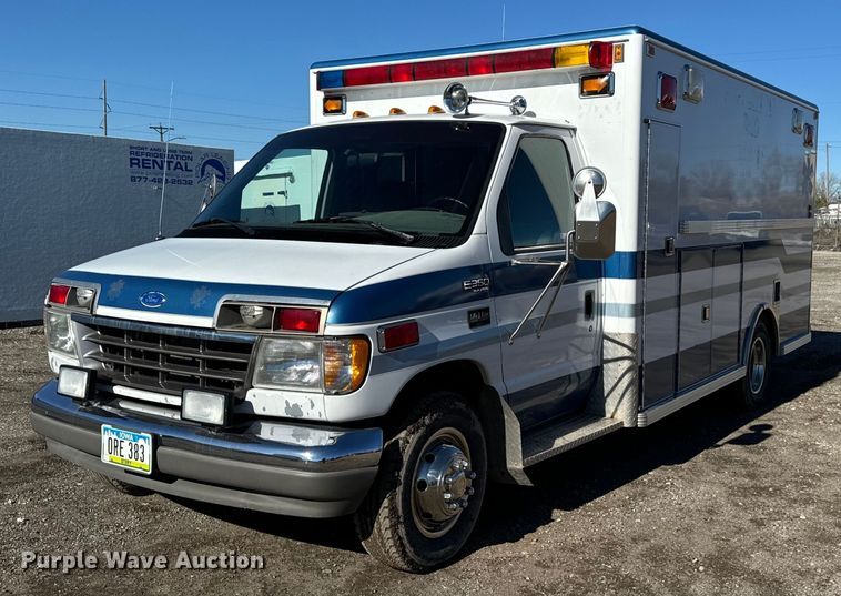 1995 Ford E350 ambulance - EG6952