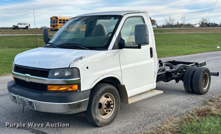 2009 Chevrolet Express 3500 van cab and chassis - EK3697