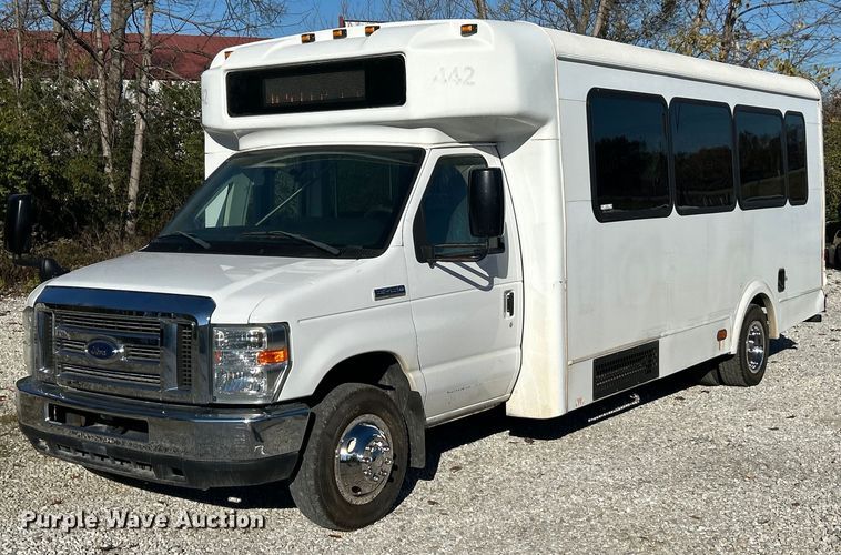 2017 Ford E450 Super Duty shuttle bus - EK3723