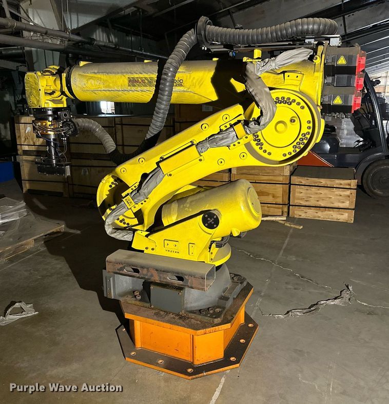 (2) 2017 Fanuc R-2000iC six-axis robots - NQ9082