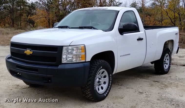 2012 Chevrolet Silverado 1500 pickup truck - OJ9898
