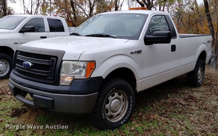 2013 Ford  F150 pickup truck - OJ9910