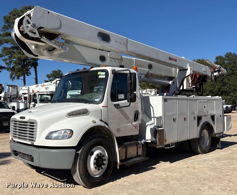 2016 Freightliner  Business Class M2 bucket truck - DM1860