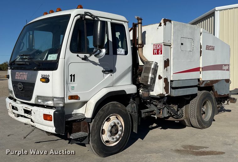 2009 Elgin Eagle street sweeper truck - DO2571