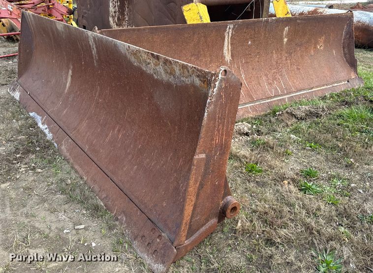 (2) Caterpillar dozer blades - DP6747