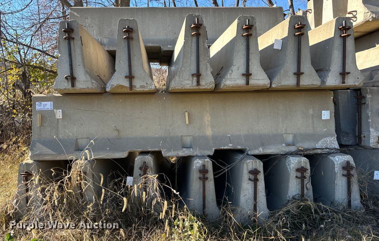(22) concrete barriers - DP6770
