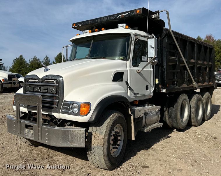 2007 Mack CV713 dump truck - DS3160