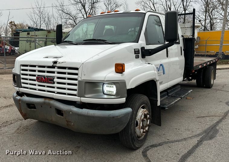 2007 GMC C5500 Crew Cab flatbed truck - DT2216