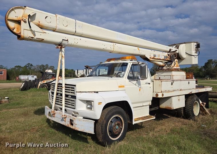 1982 Ford B700 bucket truck - DT5356