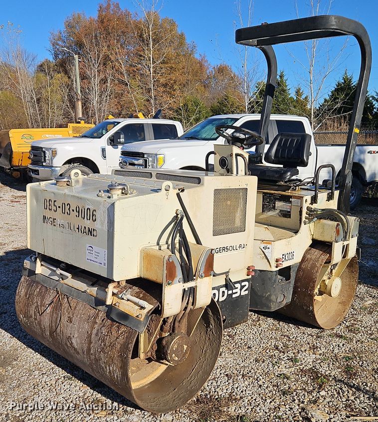 1999 Ingersoll-Rand DD-32 double drum vibratory roller - DT7571