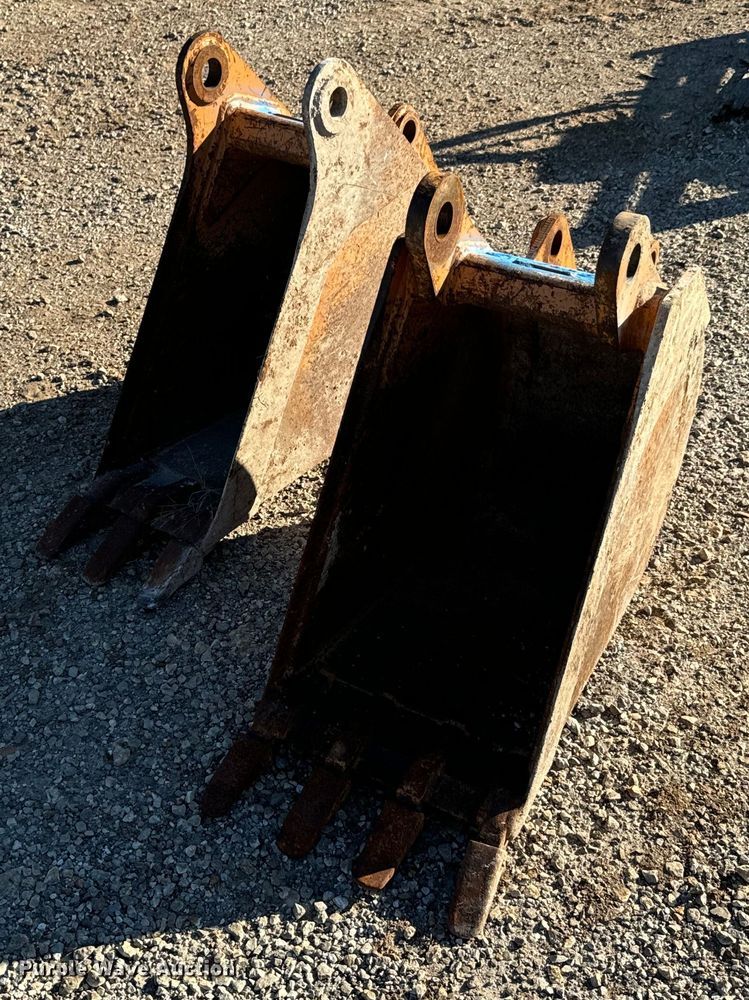 (2) backhoe buckets - DU9637