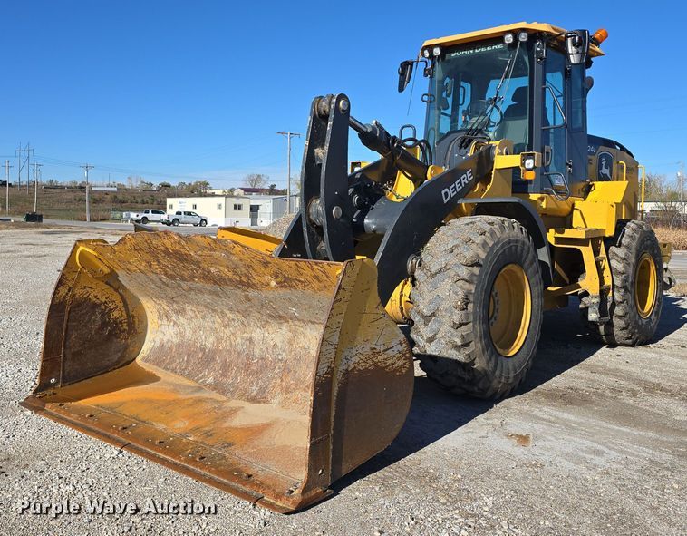 2021 John Deere 624L wheel loader - DW3902