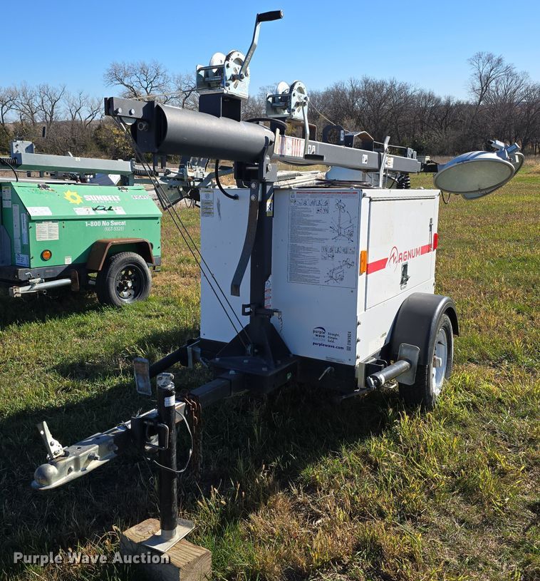 2014 Magnum Power MLT3060K light plant - DW3924