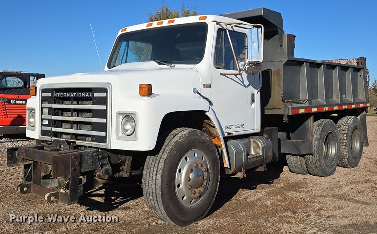 1984 International Harvester F1954 dump truck - DW3968