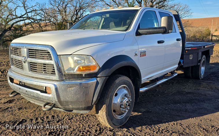 2011 Dodge Ram 4500HD flatbed truck - DW3985
