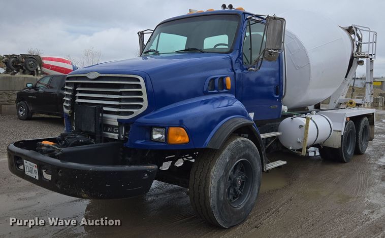 2002 Sterling L8500  ready mix truck - DX1520