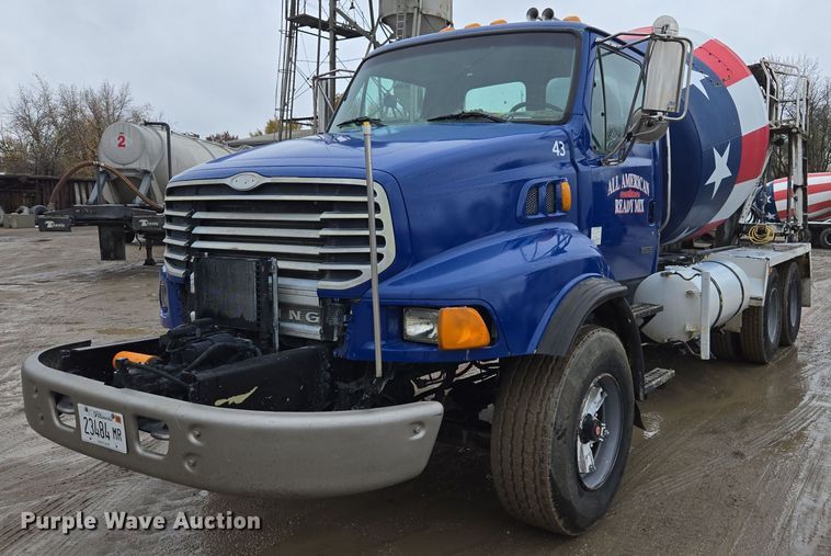 2002 Sterling L8500  ready mix truck - DX1521