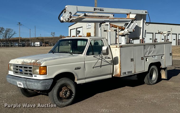 1989 Ford F350 Super Duty bucket truck - DX3819