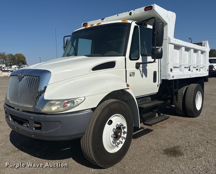 2007 International  4300 dump truck - EG2193
