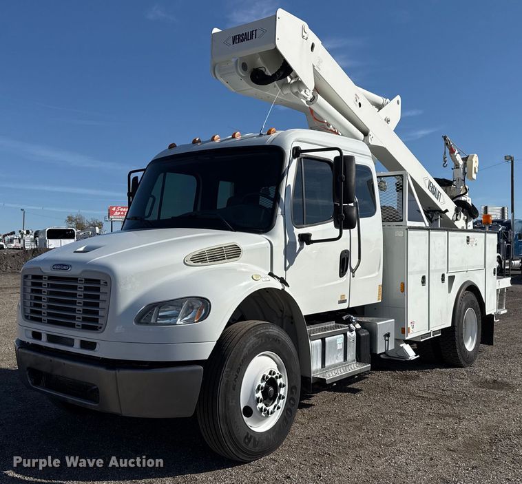 2012 Freightliner Business Class M2 Ext. Cab bucket truck - EG2219