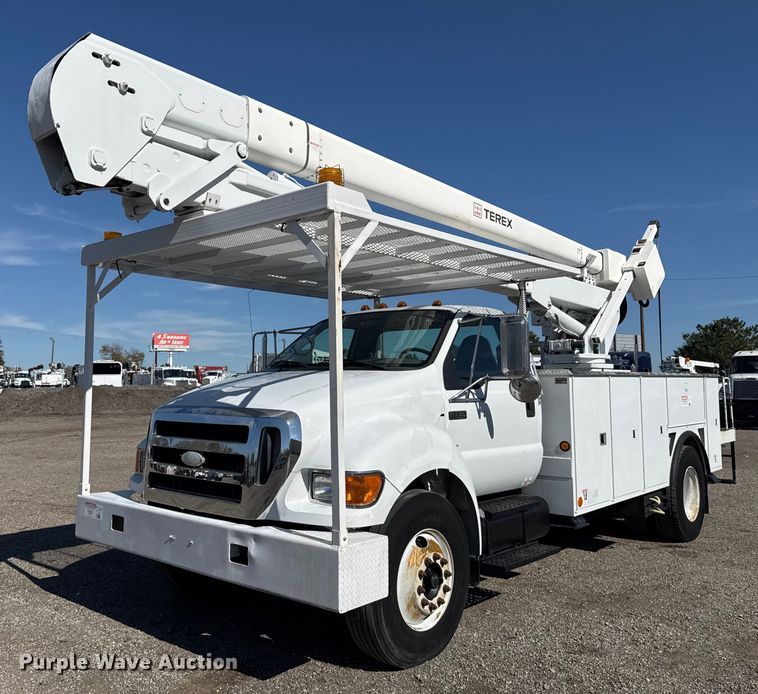 2008 Ford F750 Super Duty bucket truck - EG2222