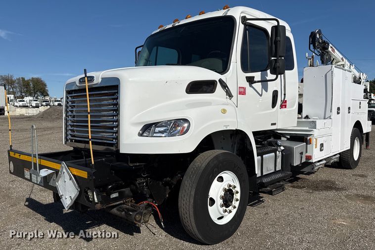 2012 Freightliner Business Class M2 Ext. Cab utility / service truck - EG2225