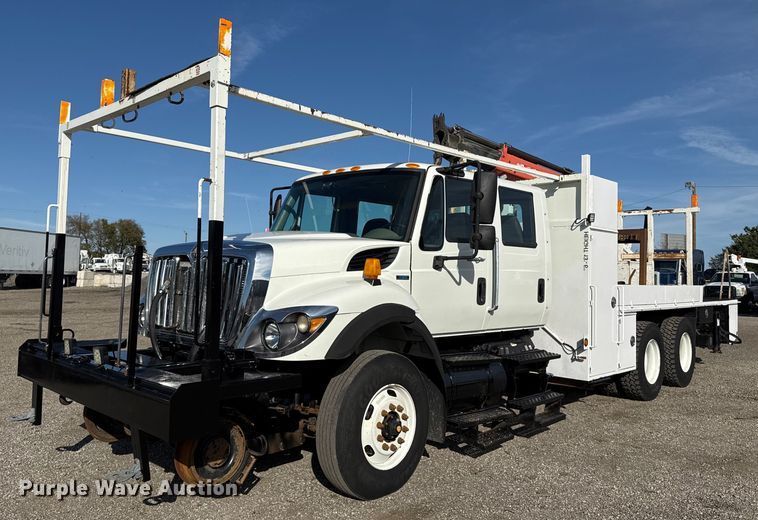 2009 International 7500 Crew Cab crane truck - EG2226