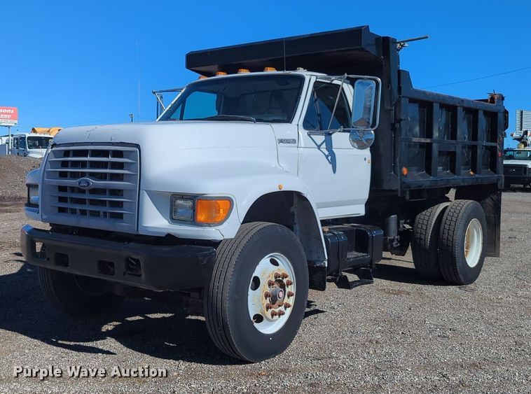 1999 Ford F800 dump truck - EG2279