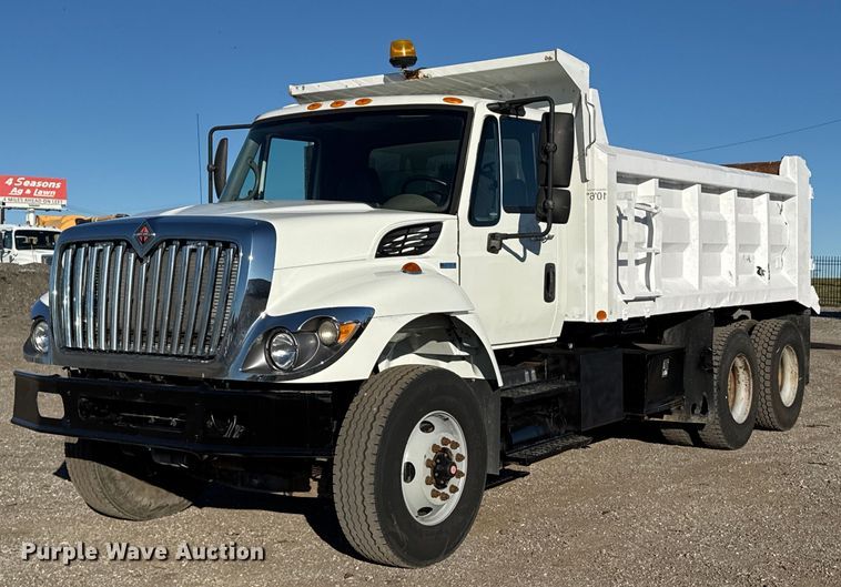 2010 International 7400 dump truck - EG2299