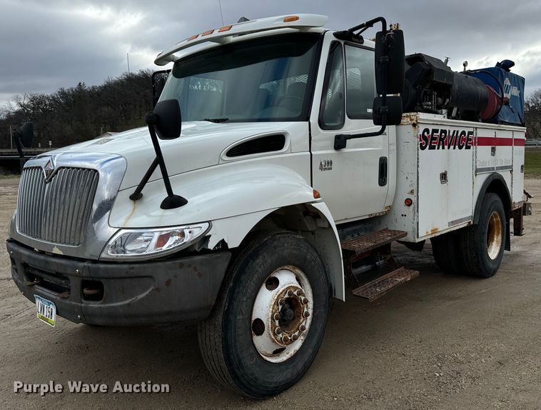 2007 International 4300 SBA utility / service truck - EG7007