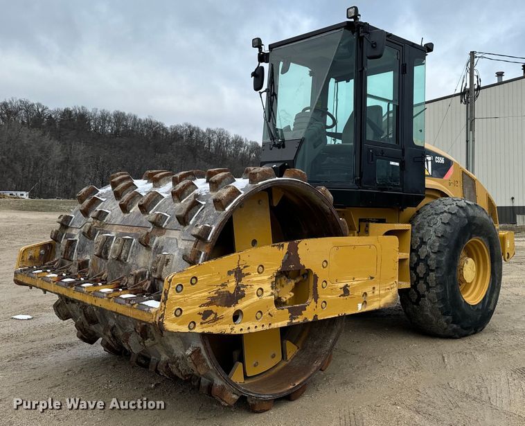 2010 Caterpillar CS56 single drum vibratory roller - EG7009