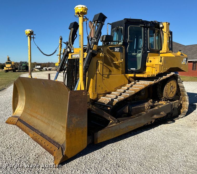2011 Caterpillar D6T XL dozer - EH7272