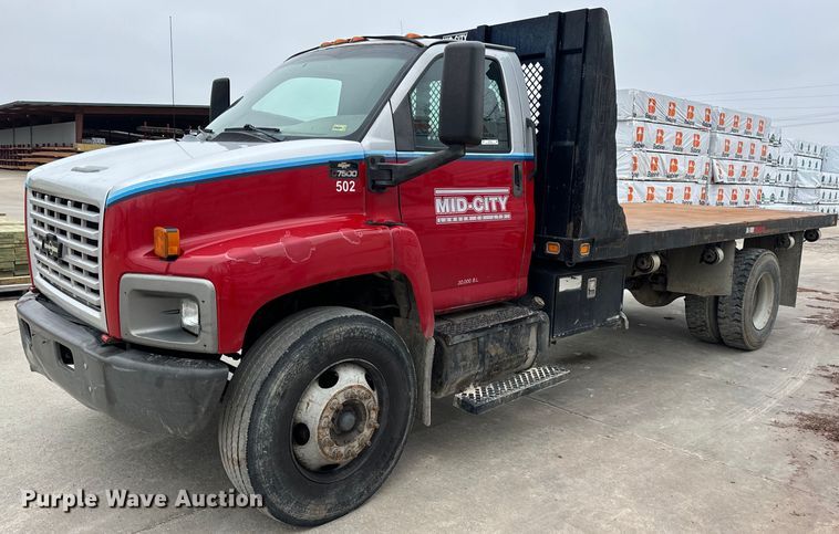 2005 Chevrolet  C7500 flatbed truck - EH7342