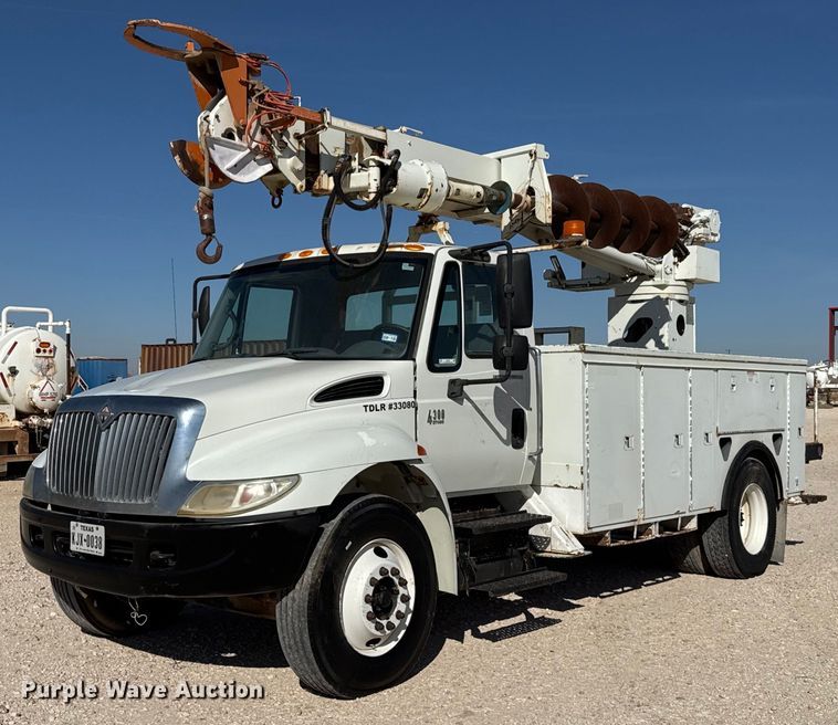 2007 International 4300 digger derrick truck - EJ3197