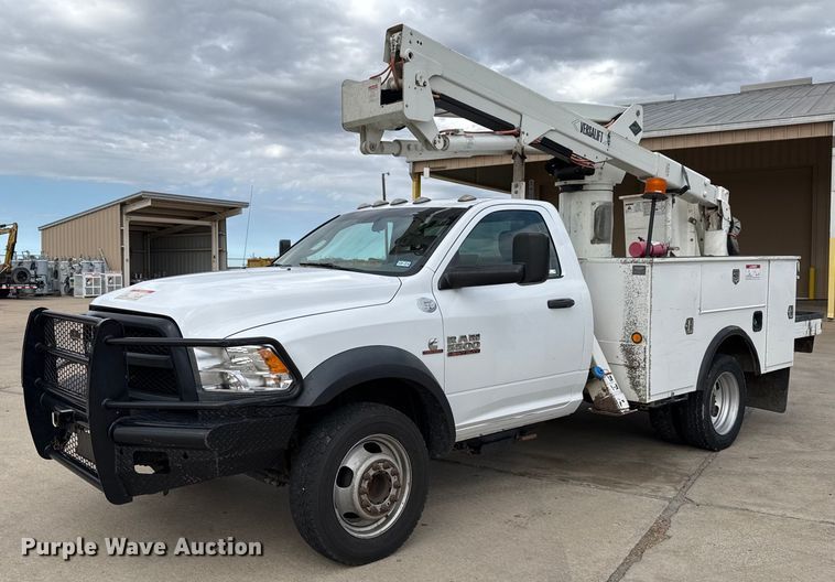 2017 Dodge  Ram 5500HD bucket truck - EJ3206