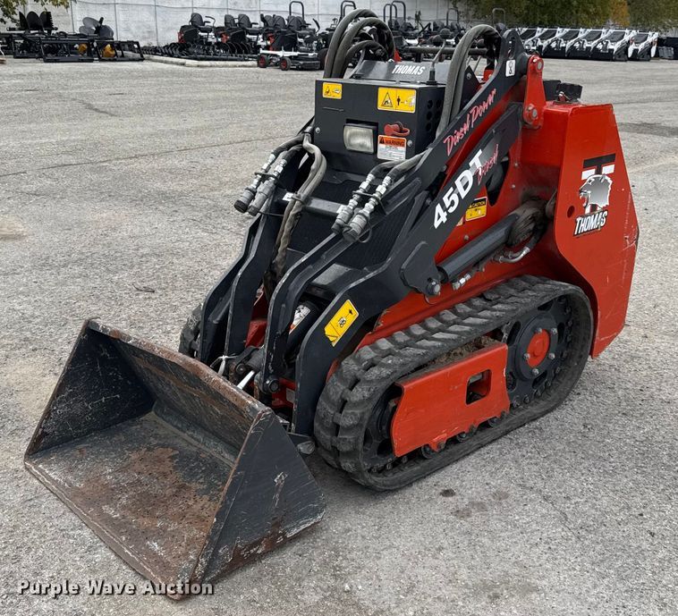 Thomas 45DTS compact utility loader - EJ3318