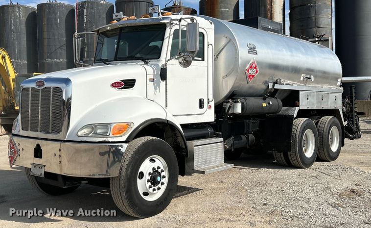 2010 Peterbilt 340 oil distributor truck - EK3628