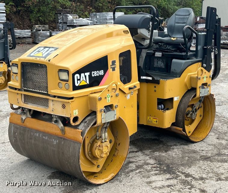 2014 Caterpillar CB24B double drum vibratory roller - EK3731