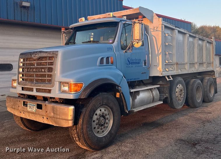 2003 Sterling L9500 dump truck - EN2562