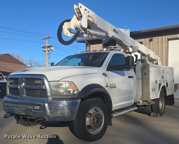 2014 Dodge Ram 5500HD bucket truck - ER5019