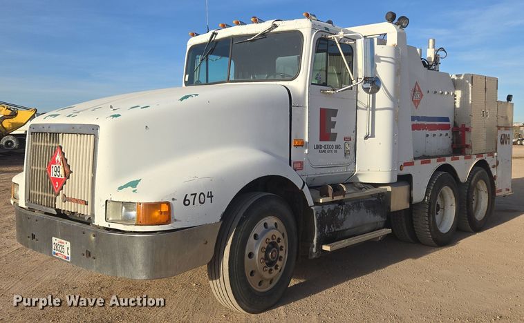 1991 International 9400 fuel / lube truck - ER5022