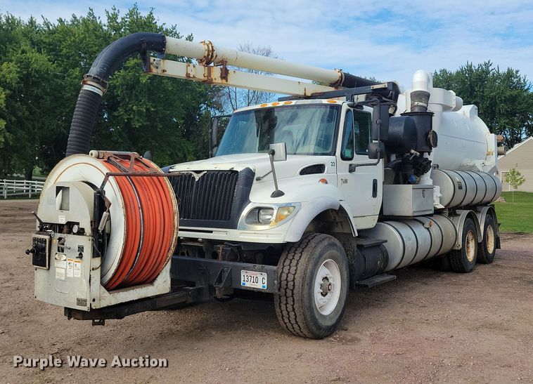 2005 International  7600 sewer rodder truck - KA9887