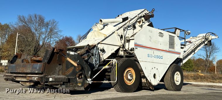 1998 Roadtec SB-2500 material transfer vehicle - MT9017