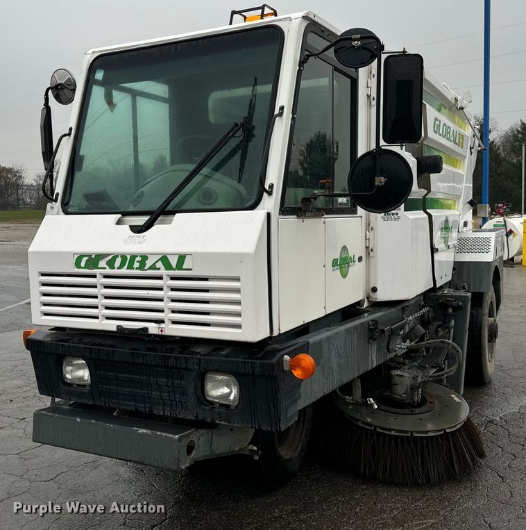 2016 Global  M3 street sweeper truck - OG9721