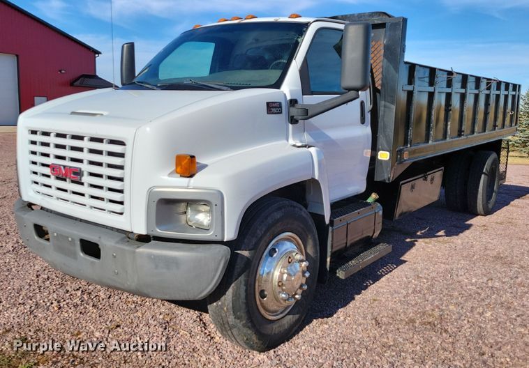 2003 GMC C7500 dump truck - OH9389