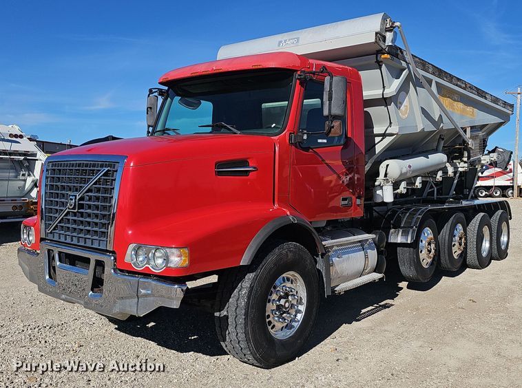 2003 Volvo VHD  stone slinger - OJ9073