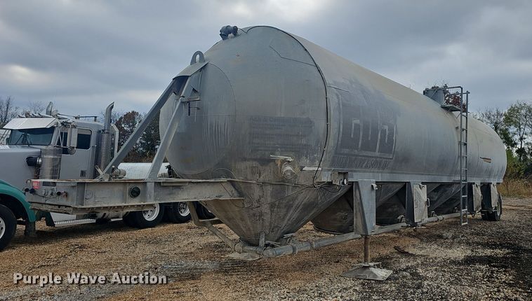 Pneumatic dry bulk trailer - OJ9075